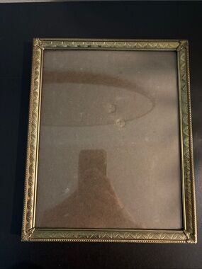 Antique-Style Gold Picture Frame - Decorative Home Accent